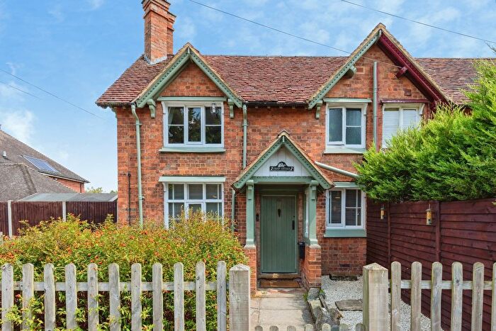2 Bedroom Cottage For Sale In Troop Cottage, Vicarage Lane, Warwickshire, CV35