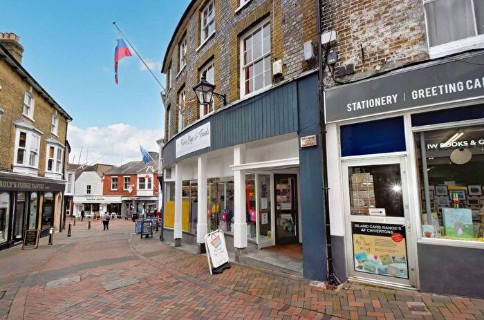 3 Bedroom Flat To Rent In Shooters Hill, Cowes, PO31