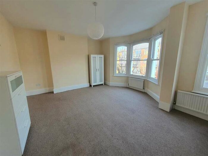 2 Bedroom Flat To Rent In Warrender Road, London, N19