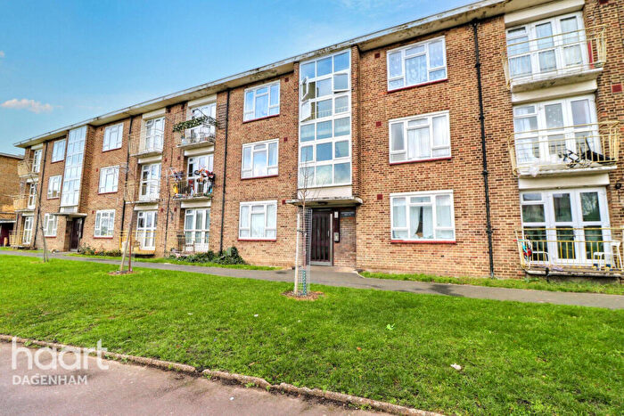 2 Bedroom Flat For Sale In Wythenshawe Road, Dagenham, RM10