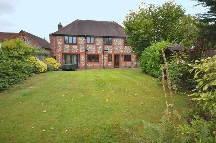 5 Bedroom Detached House To Rent In Penn Road, Hazlemere, High Wycombe, HP15