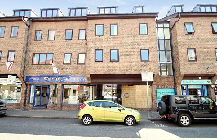 3 Bedroom Apartment To Rent In Old London Road, Kingston Upon Thames, KT2