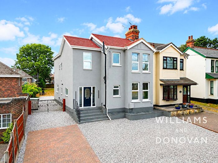 5 Bedroom Semi-Detached House For Sale In Kiln Road, Thundersley, SS7