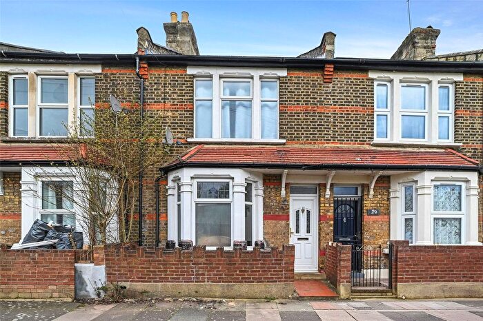 3 Bedroom Detached House To Rent In Leggatt Road, Stratford, London, E15