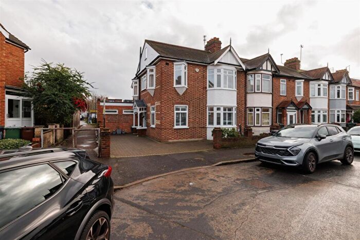 5 Bedroom House For Sale In Richmond Crescent, Highams Park, E4