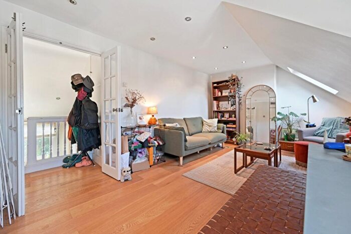 2 Bedroom Apartment To Rent In Haringey Park, London, N8