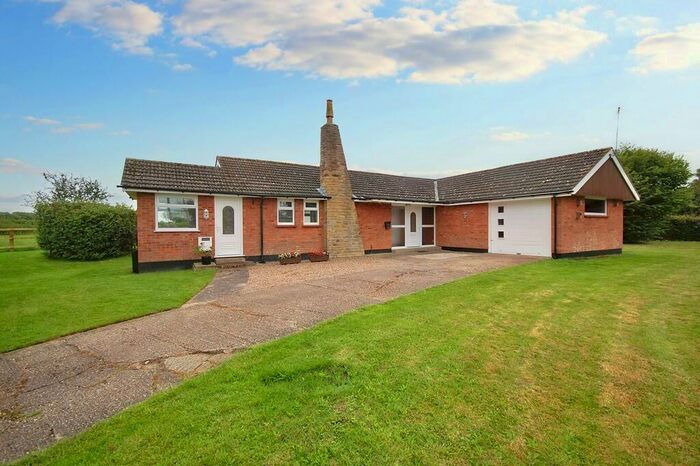 2 Bedroom Detached Bungalow For Sale In South View Lane, South Cockerington, LN11