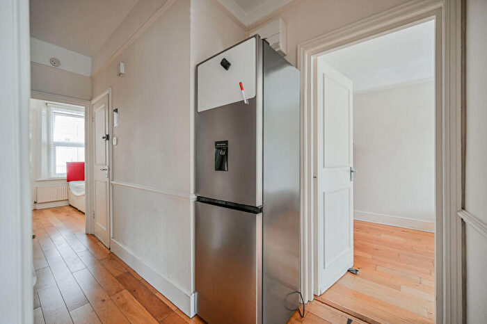 3 Bedroom Flat To Rent In High Road, , Wood Green, London, N22