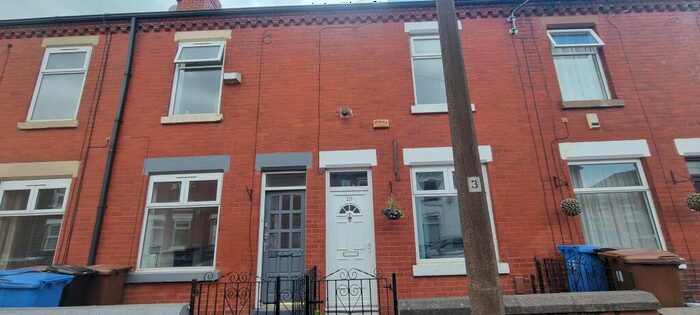 2 Bedroom House To Rent In Lingard Street, SK5