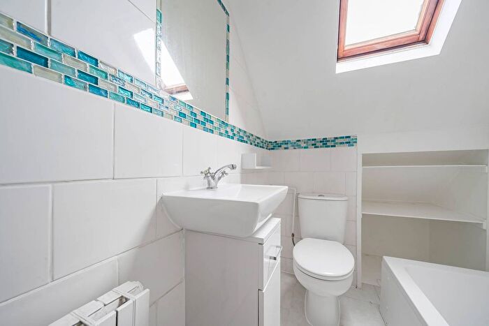 1 Bedroom Flat To Rent In Balham High Road, Balham, London, SW12