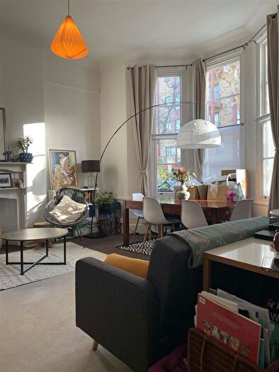 1 Bedroom Flat To Rent In Oxford Road, Kilburn, NW6