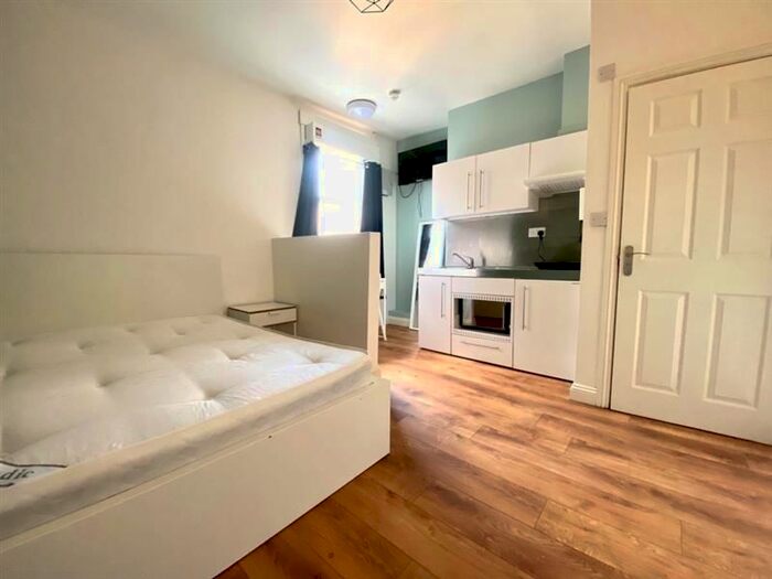 Studio To Rent In Bearwood Road, Bearwood, Smethwick, B66