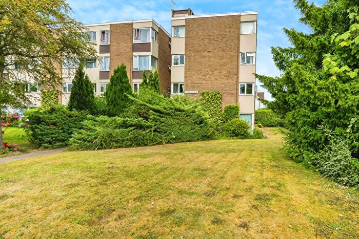 2 Bedroom Flat To Rent In Kimbolton Court, Bedford, MK40