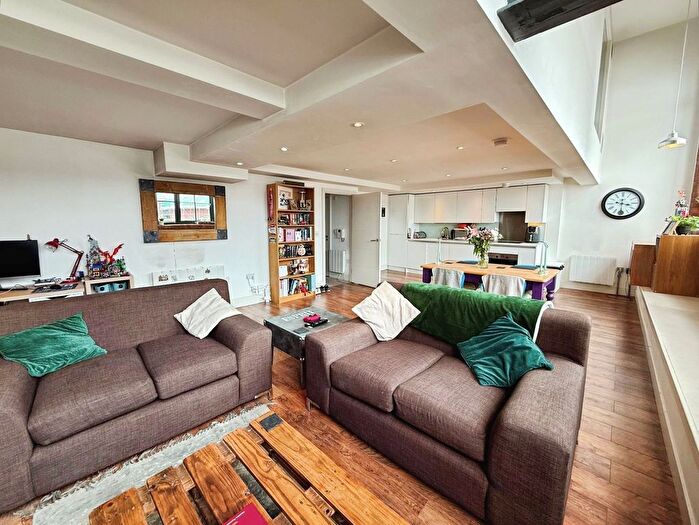 2 Bedroom Flat To Rent In Crispin Lofts, New York Road, Leeds, West Yorkshire, LS2