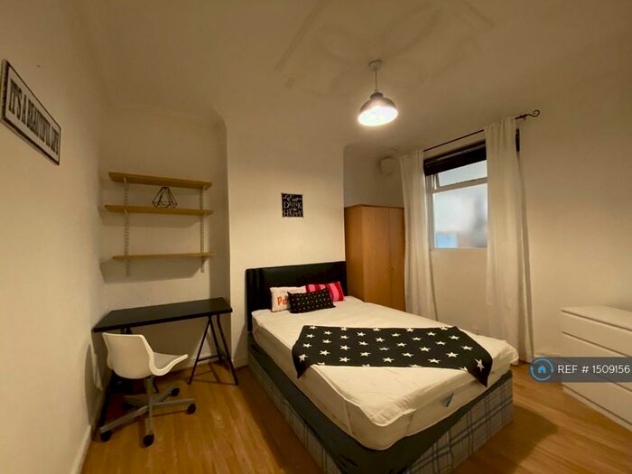 2 Bedroom Flat To Rent In Humberstone Gate, Leicester, LE1