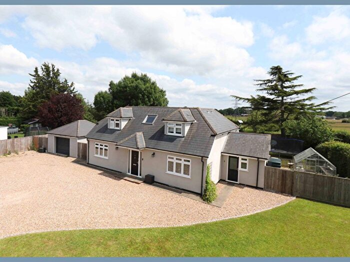 4 Bedroom Detached House For Sale In Ascot Road, Holyport, SL6