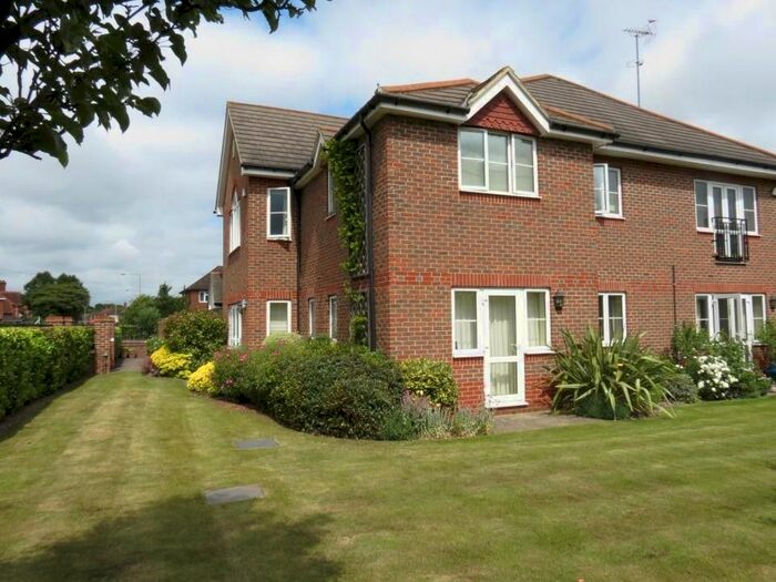 2 Bedroom Flat To Rent In Marsh Place, Pangbourne, Reading, Berkshire, RG8