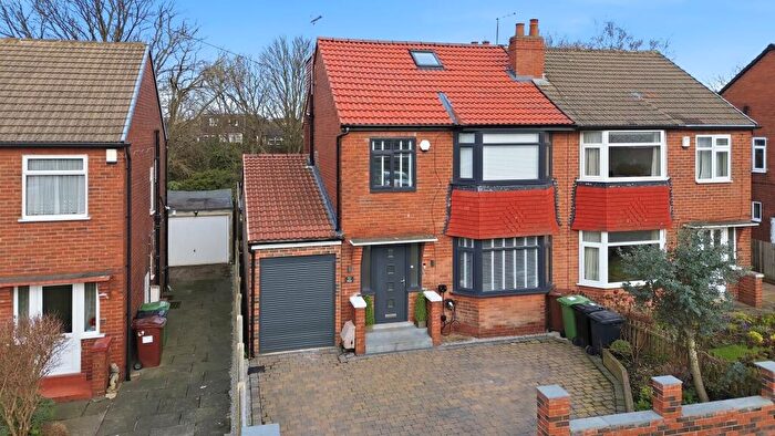 4 Bedroom Semi Detached House For Sale In Hollyshaw Crescent, Leeds, LS15