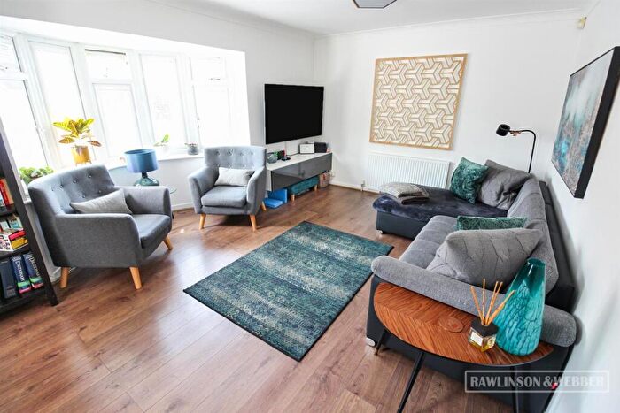 3 Bedroom Link Detached House To Rent In Churchfields, West Molesey, KT8