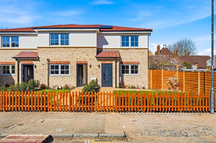 3 Bedroom End Of Terrace House For Sale In Hainault Street, New Eltham, London, SE9