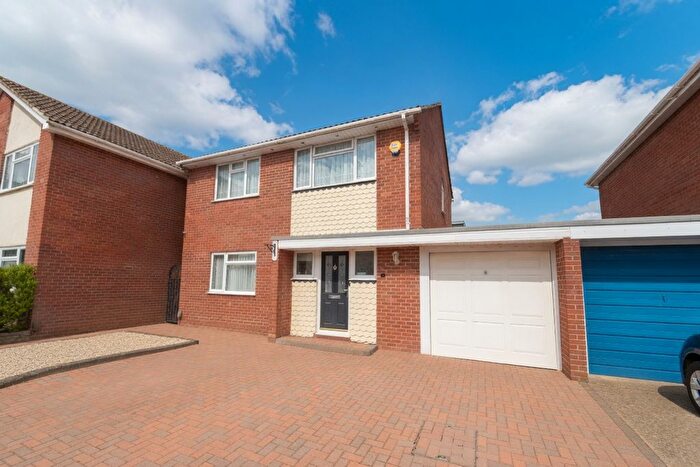 4 Bedroom Detached House To Rent In Boscombe Close, Egham, TW20