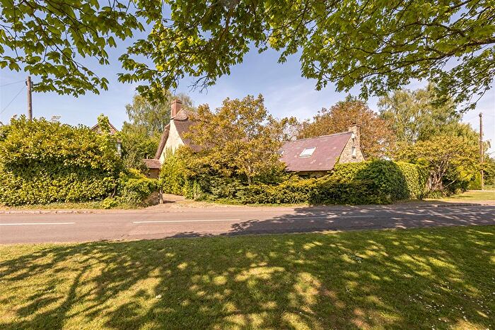 5 Bedroom Detached House For Sale In Northampton Road, Weston-On-The-Green, OX25