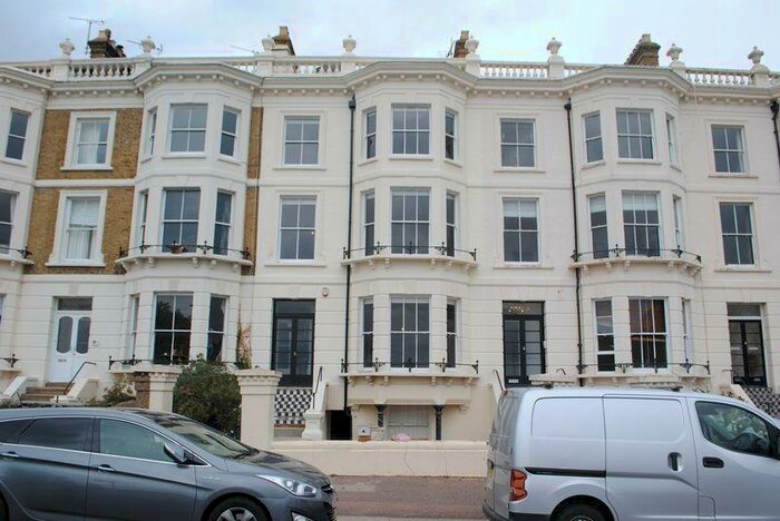 2 Bedroom Flat To Rent In Clifton Terrace, Southend-On-Sea, SS1