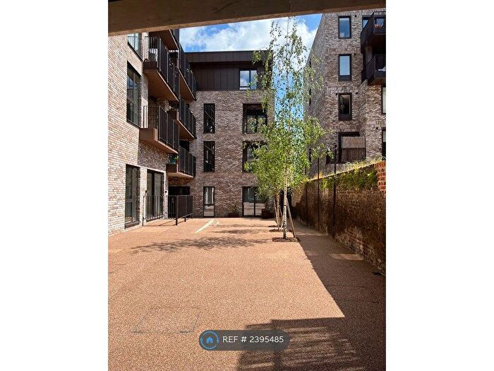 2 Bedroom Flat To Rent In Gransden Avenue, London, E8