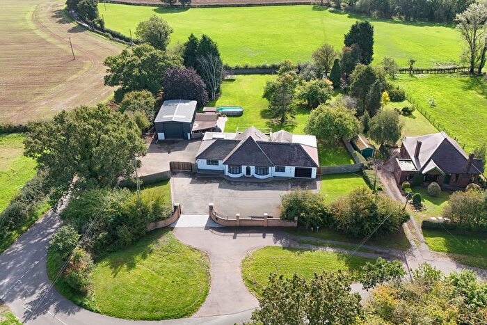 5 Bedroom Detached Bungalow For Sale In Dunns Lane, Dordon, B78