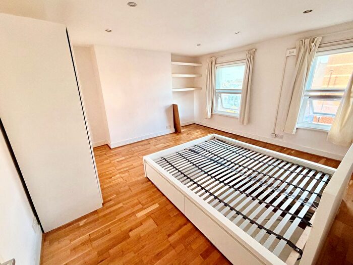 2 Bedroom Flat To Rent In Merton Road, Wimbledon, London, SW19