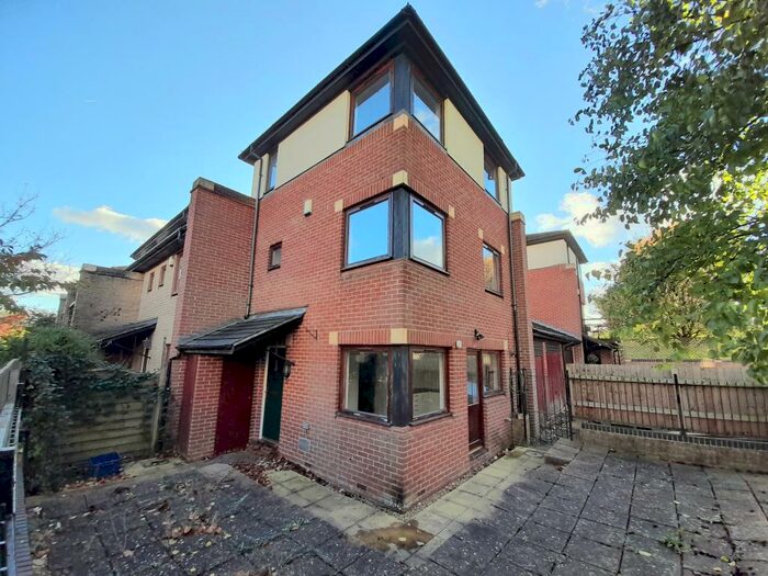 2 Bedroom House To Rent In Adelphi Street, Campbell Park, MK9