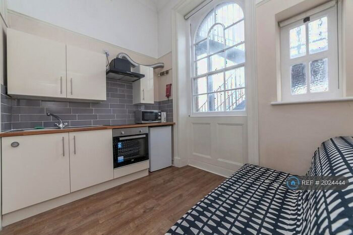 Studio To Rent In North Road, London, N7