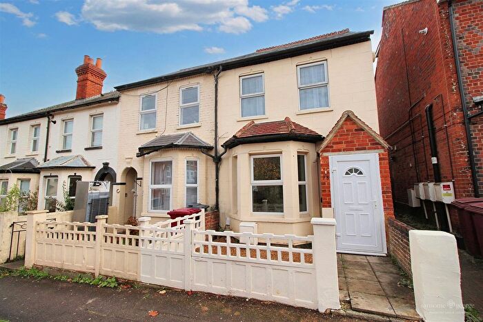 3 Bedroom End Terrace House For Sale In Beecham Road, Reading, RG30