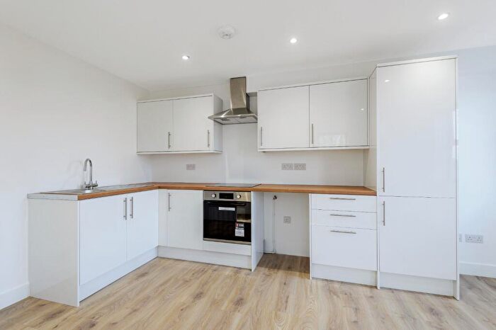 1 Bedroom Flat To Rent In High Road, South Woodford, London, E18
