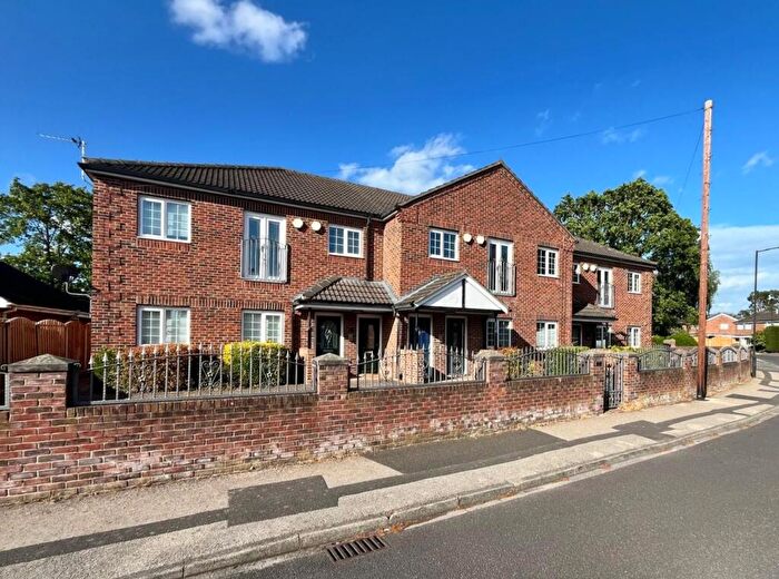 2 Bedroom Flat To Rent In Little Paddocks, Bessacarr, DN4