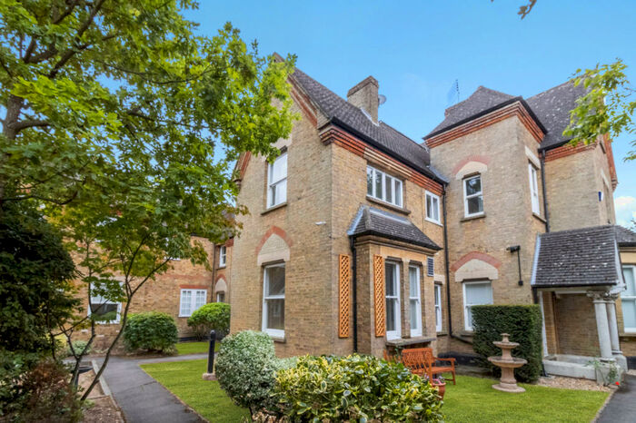 3 Bedroom Flat To Rent In Rowney, Mount Park Road, Harrow, Middlesex, HA1