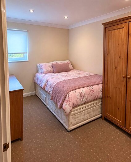 3 Bedroom Flat To Rent In Heaton Place, Heaton, Newcastle Upon Tyne, NE6