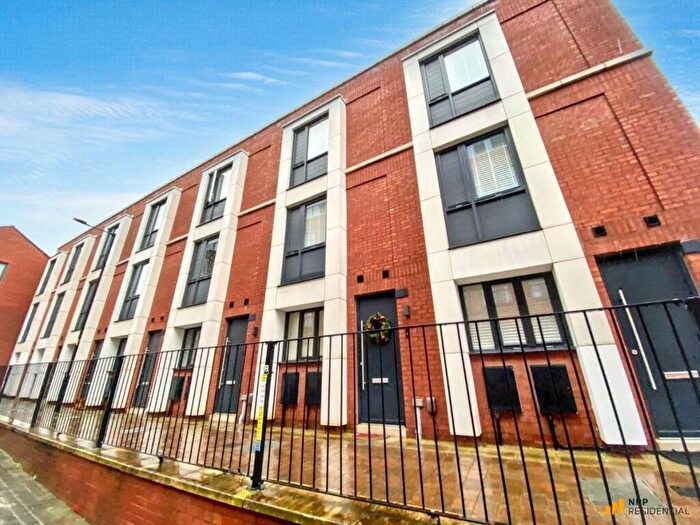 3 Bedroom Town House For Sale In Elisabeth Gardens, Stockport, SK5