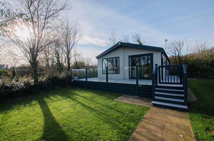 2 Bedroom Lodge For Sale In Willerby Clearwater Lodge Eden Way, Par Sands, Par, PL24