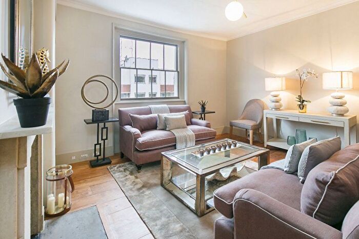2 Bedroom Flat To Rent In Fitzroy Square, London, W1T