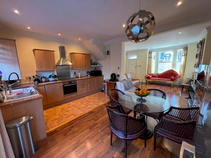 3 Bedroom Terraced House To Rent In Galloway Road, White City, London W12