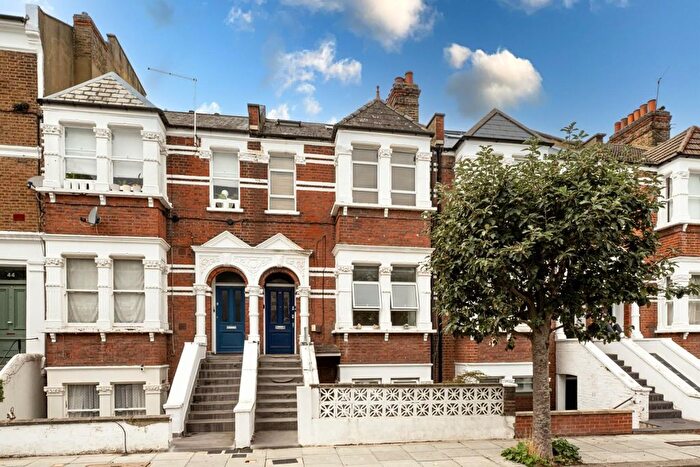 1 Bedroom Flat For Sale In Stanlake Road, Shepherds Bush, London, W12
