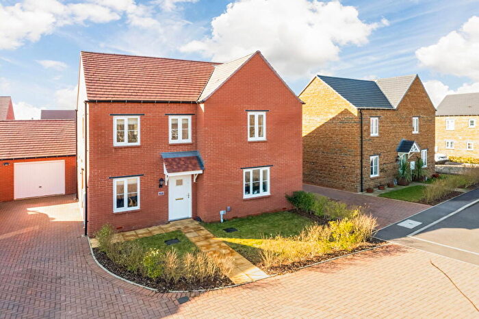 4 Bedroom Detached House For Sale In Keepers Close, Banbury, OX16