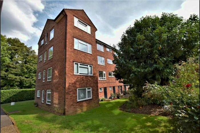 3 Bedroom Maisonette To Rent In Amersham, Buckinghamshire, HP6
