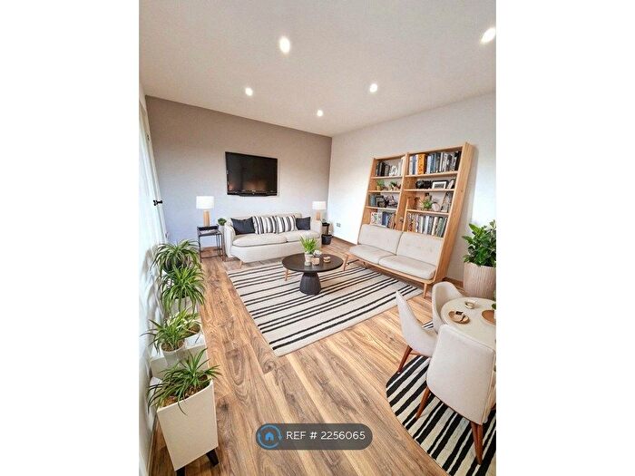 4 Bedroom Semi-Detached House To Rent In Worrall Road, High Green, Sheffield, S35