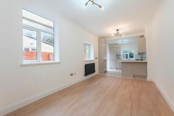 2 Bedroom Flat To Rent In Chichele Road, Willesden Green, London, NW2