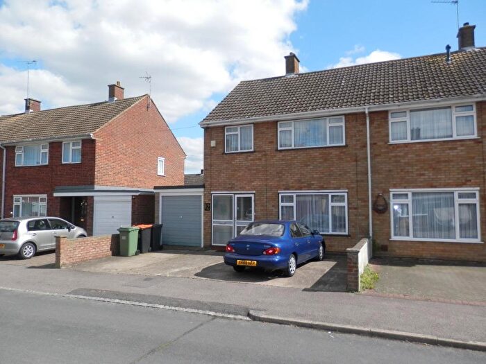 3 Bedroom Semi-Detached House To Rent In Yew Street, Houghton Regis, LU5