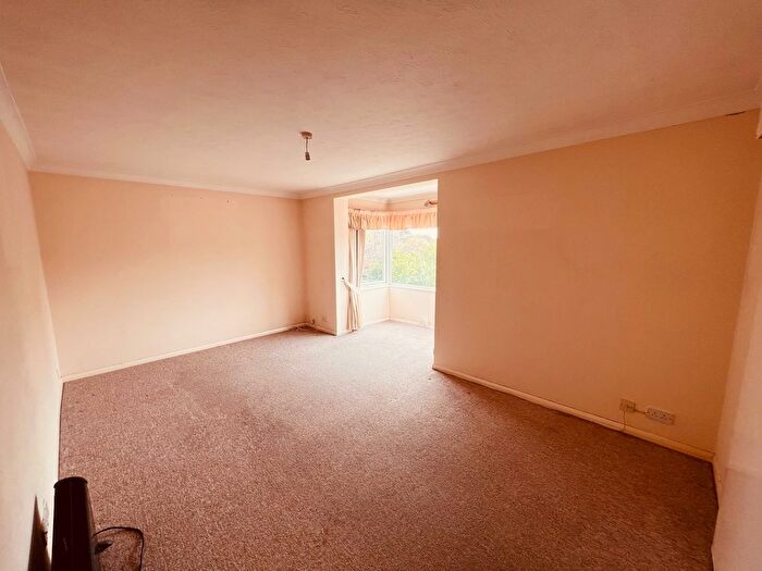 1 Bedroom Flat To Rent In West Avenue, Worthing, BN11