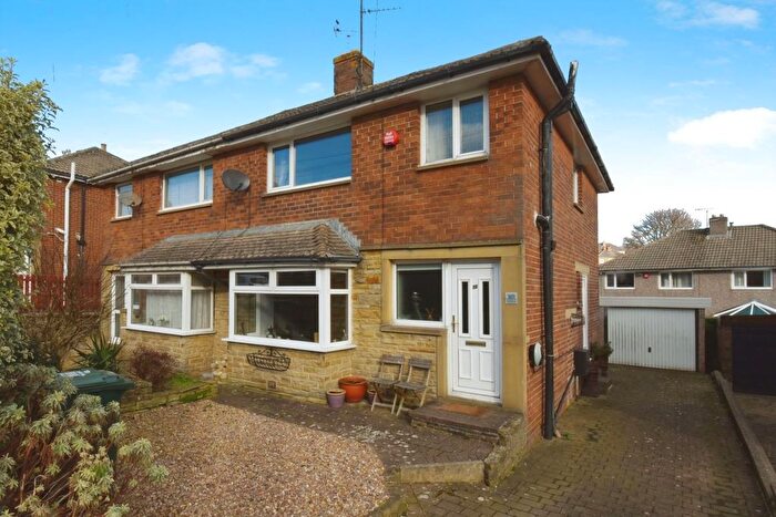 3 Bedroom Semi-Detached House To Rent In Cornfield Avenue, Oakes, Huddersfield, HD3