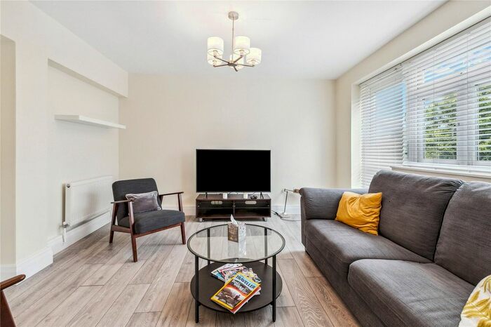 3 Bedroom Flat To Rent In Thorpe Hall Mansions, Eaton Rise, London, W5